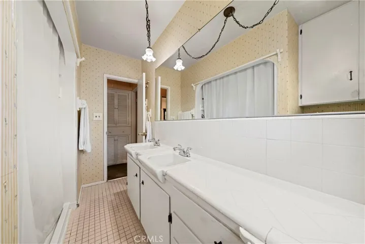 1329 Sonora Avenue, Glendale, California 91201
