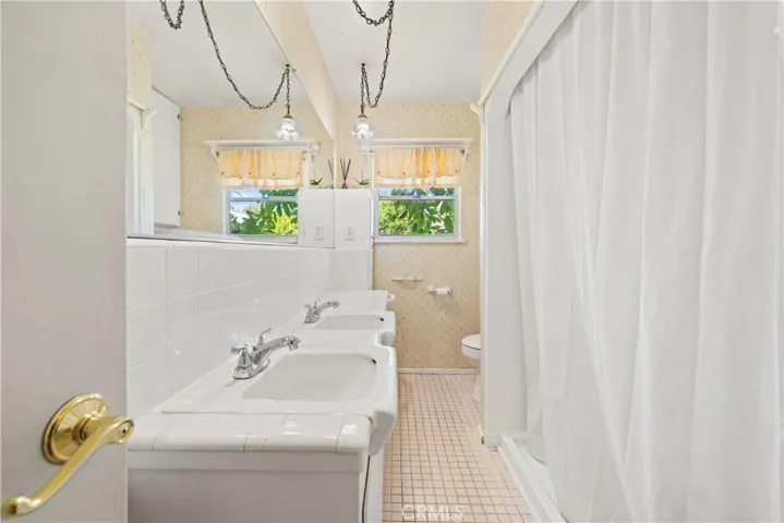 1329 Sonora Avenue, Glendale, California 91201