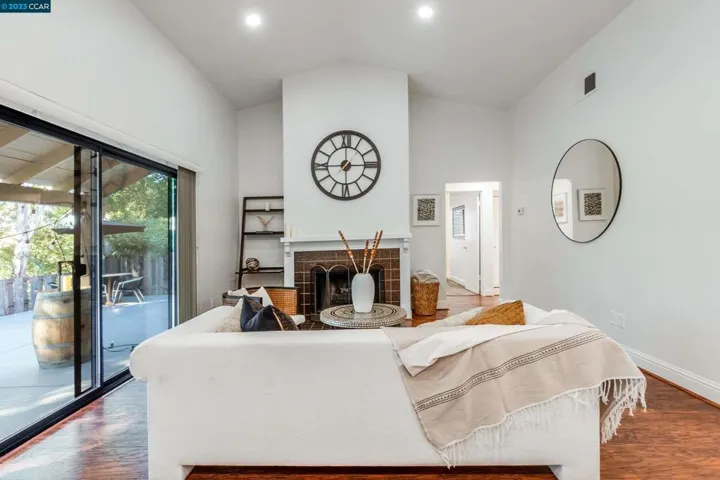 838 Valley Run, Hercules, California 94547