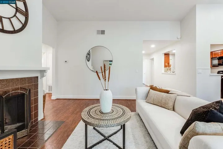838 Valley Run, Hercules, California 94547