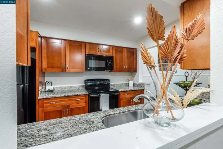 838 Valley Run, Hercules, California 94547