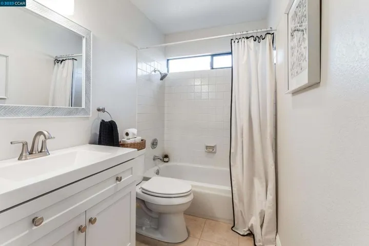 838 Valley Run, Hercules, California 94547