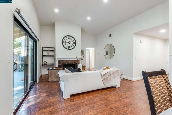 838 Valley Run, Hercules, California 94547