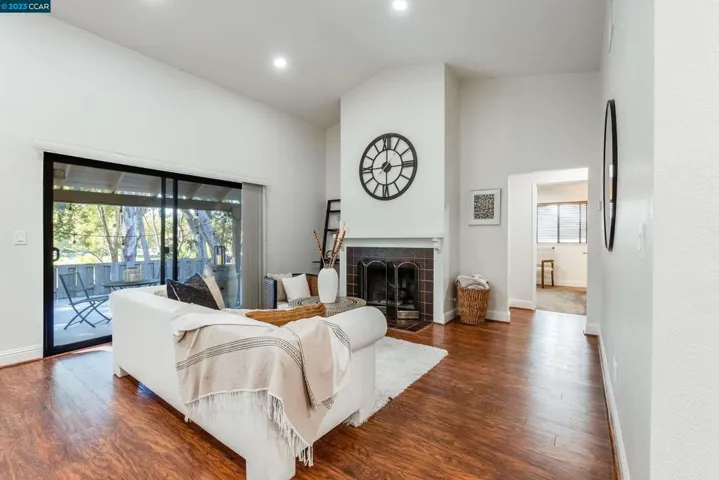 838 Valley Run, Hercules, California 94547