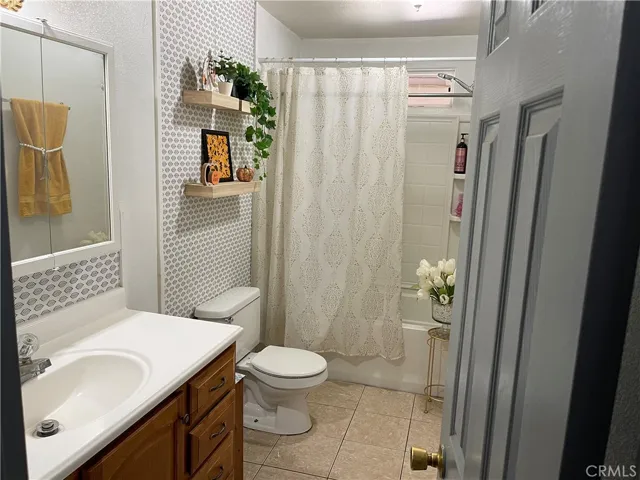 15811 Ash Street, Hesperia, California 92345