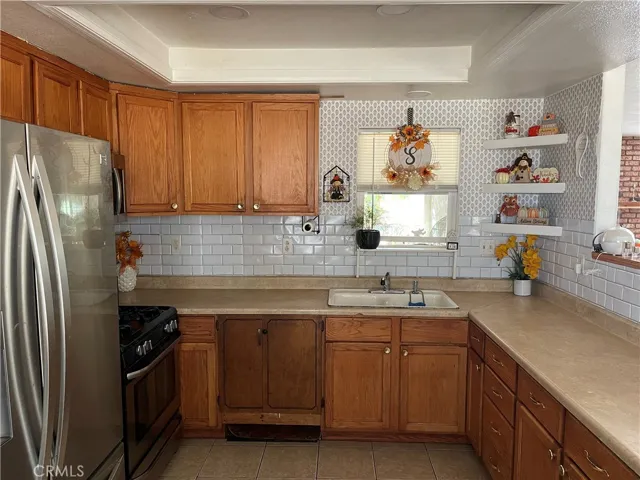 15811 Ash Street, Hesperia, California 92345