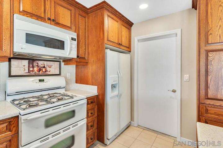 10143 Maple Tree Rd, Santee, California 92071