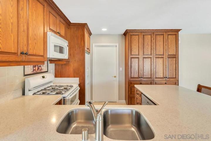 10143 Maple Tree Rd, Santee, California 92071