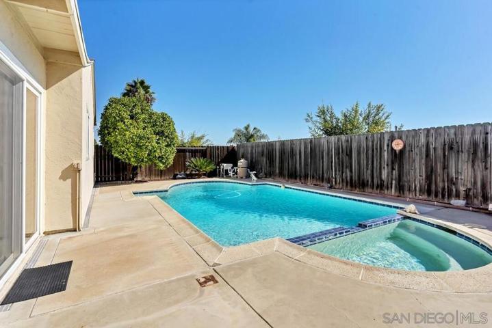 10143 Maple Tree Rd, Santee, California 92071