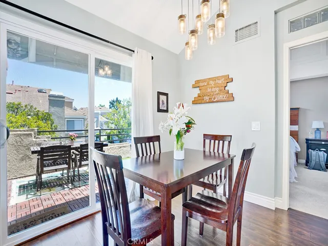 ***Please note, furniture in photos is not currently present.***