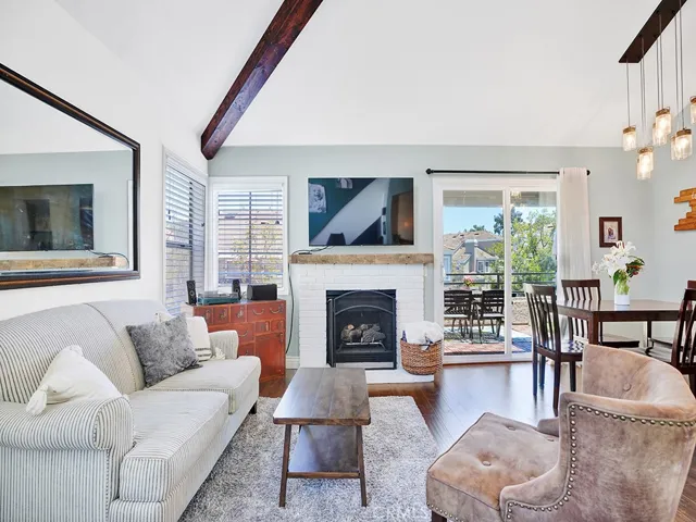 ***Please note, furniture in photos is not currently present.***