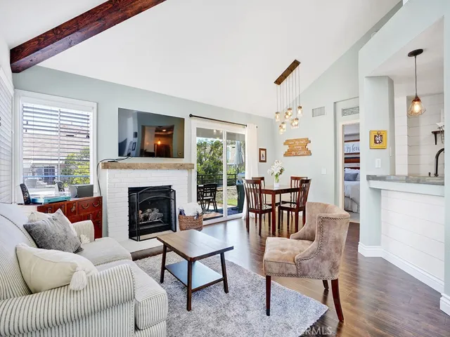 ***Please note, furniture in photos is not currently present.***