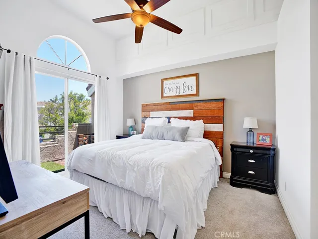 ***Please note, furniture in photos is not currently present.***