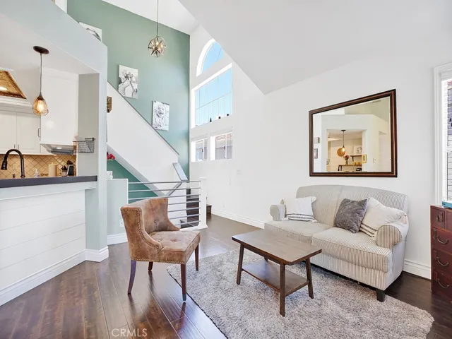 ***Please note, furniture in photos is not currently present.***