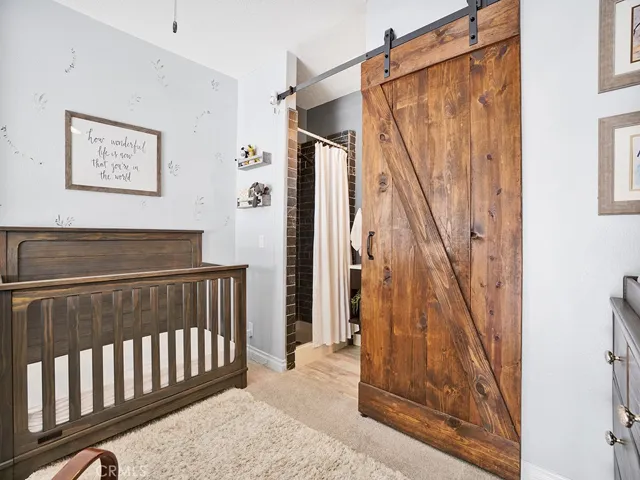 ***Please note, furniture in photos is not currently present.***