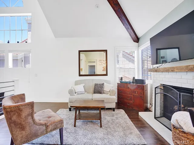 ***Please note, furniture in photos is not currently present.***