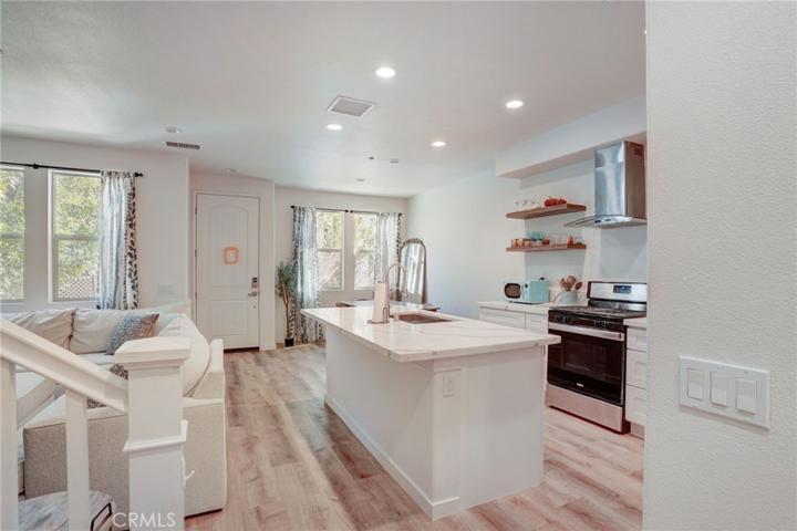 2521 Verna Drive Unit 108, Corona, California 92883