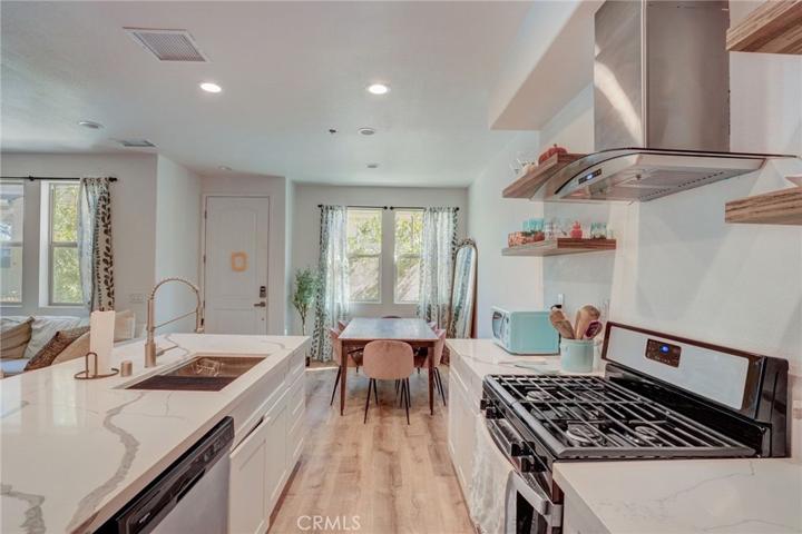 2521 Verna Drive Unit 108, Corona, California 92883