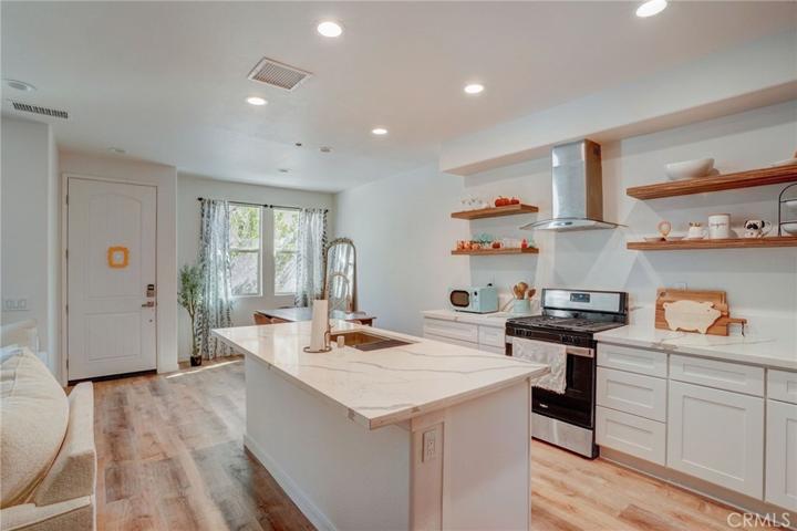 2521 Verna Drive Unit 108, Corona, California 92883
