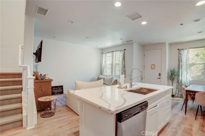 2521 Verna Drive Unit 108, Corona, California 92883