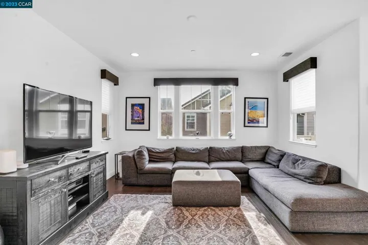 70 Citron Knl, Orinda, California 94563