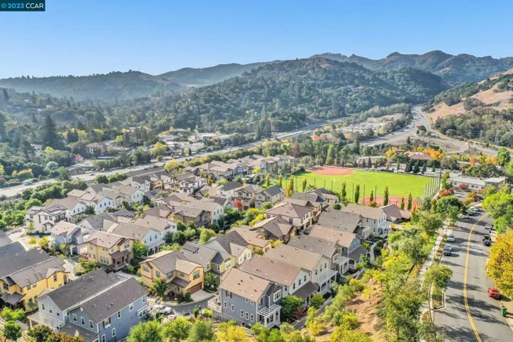 70 Citron Knl, Orinda, California 94563