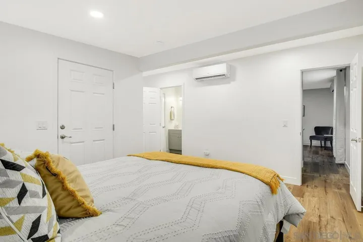 ADU BATH IN BEDROOM, LIKE AN ENSUITE.