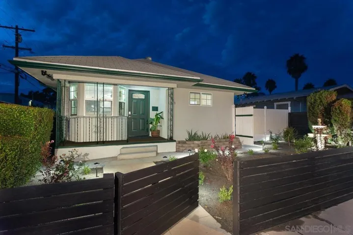 2-on-1 Home in Uni Heights!     Unique Opportunity to Own 2B/2BA bungalow-style home with 1B/1BA ADU.