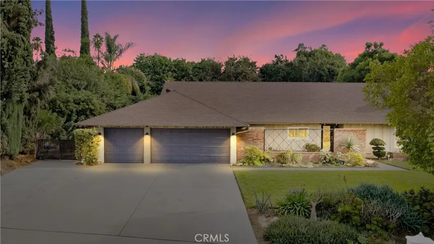 Welcome to 1320 Waterloo Ct. in Riverside!