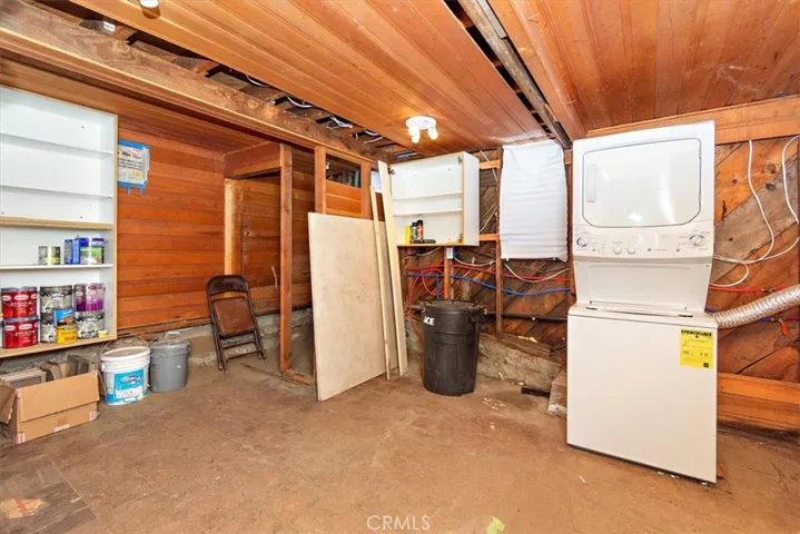 Basement/laundry/
storage