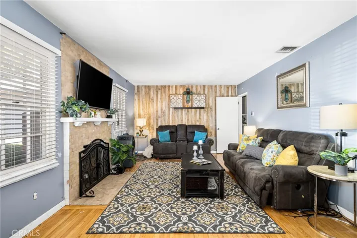 1414 E Maple, Orange, California 92866