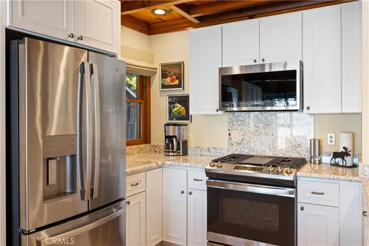 3296 Southlake Drive, Kelseyville, California 95451