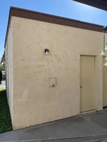Detached garage