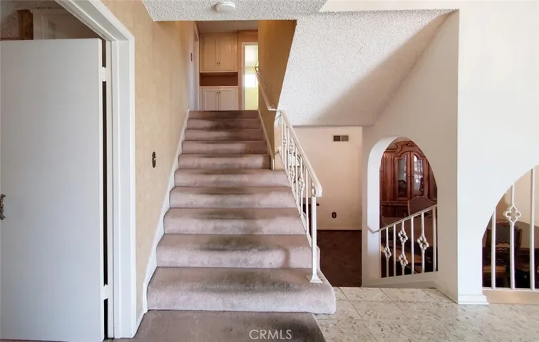 Tri-Level Home, Bedroom to the Left, Front door to the right