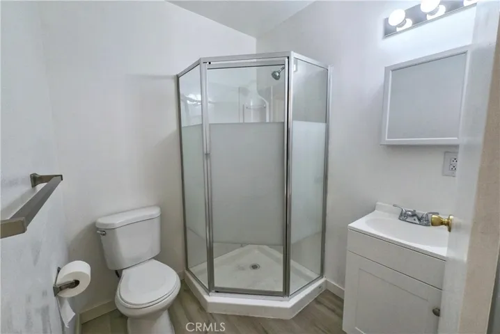 Bathroom 2 (master bath)