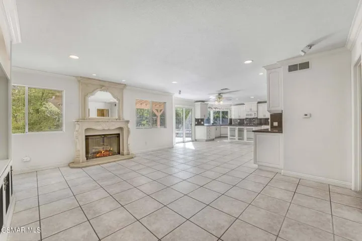 2824 Chippewa Ave, Simi Valley - HsHProd