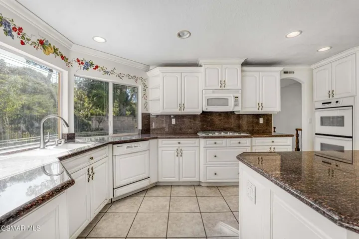 2824 Chippewa Ave, Simi Valley - HsHProd