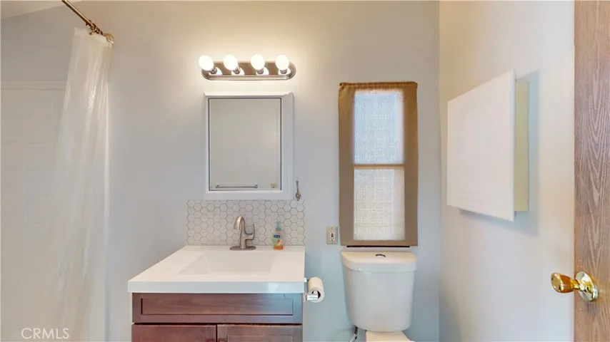 6084 Elsinore Road, Phelan, California 92371