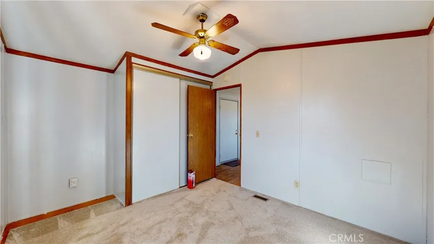 6084 Elsinore Road, Phelan, California 92371