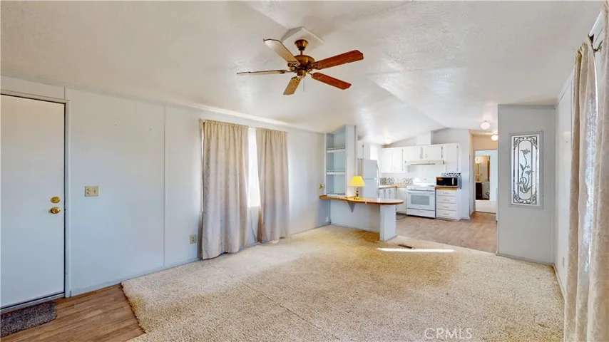 6084 Elsinore Road, Phelan, California 92371