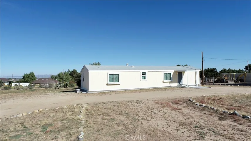 6084 Elsinore Road, Phelan, California 92371