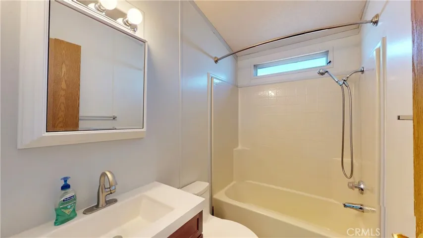 6084 Elsinore Road, Phelan, California 92371