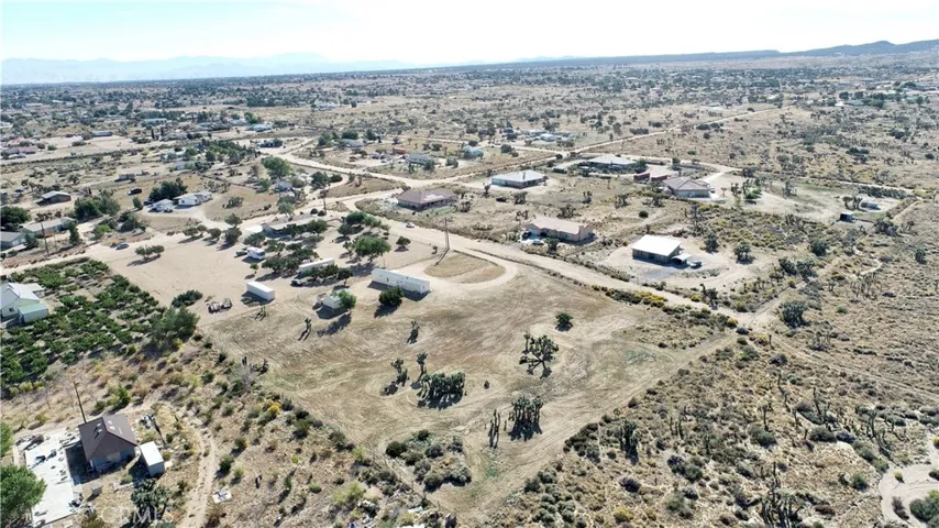 6084 Elsinore Road, Phelan, California 92371
