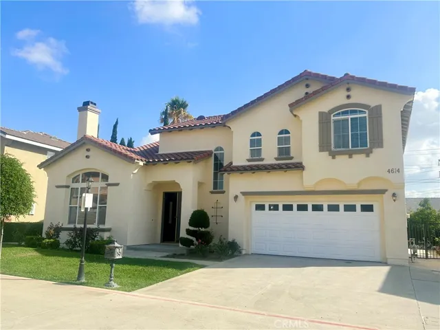 Full driveway with additional parking space