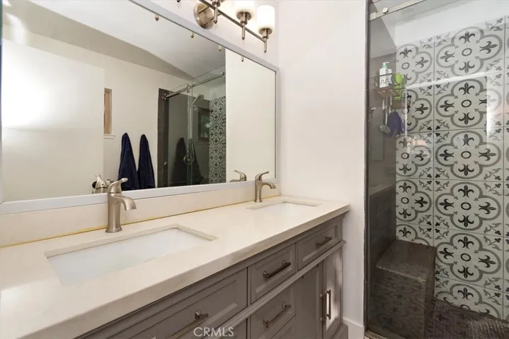 4560 Circle Lazy J Road, Riverside, California 92501