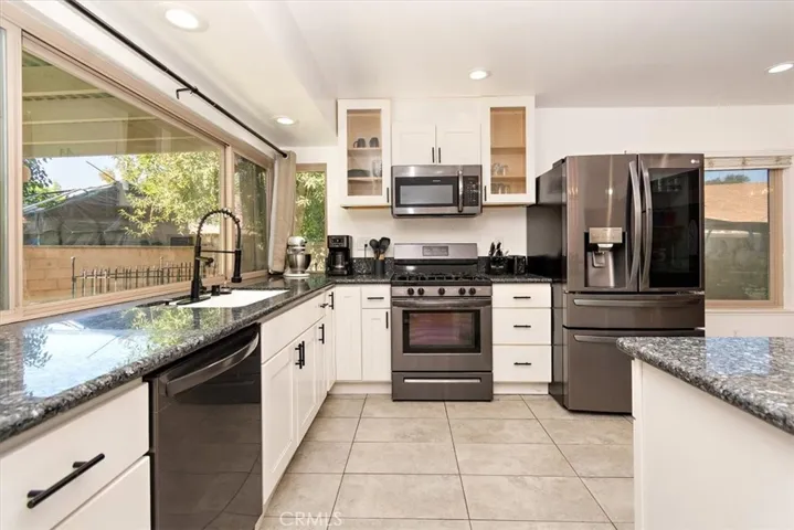4560 Circle Lazy J Road, Riverside, California 92501
