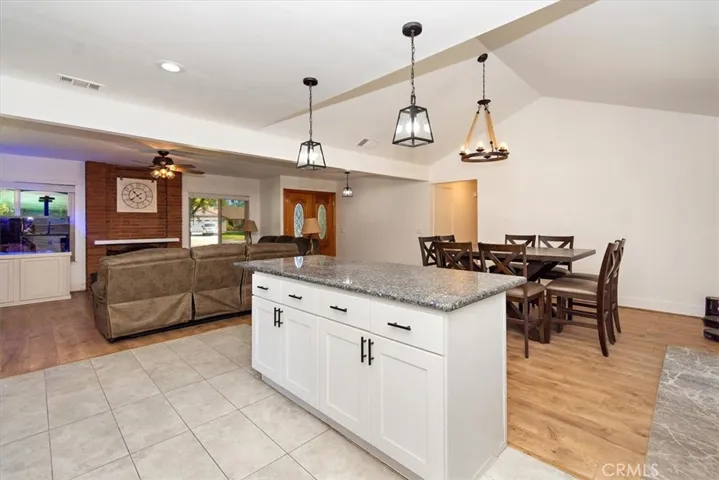 4560 Circle Lazy J Road, Riverside, California 92501