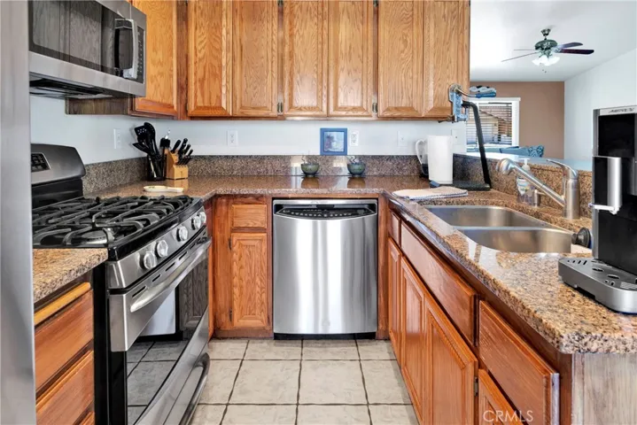 15454 Via Cartagena Street, Hesperia, California 92345
