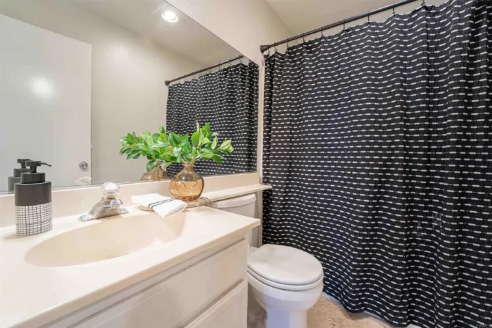 225 Diamond Way #110, Vista, California 92083