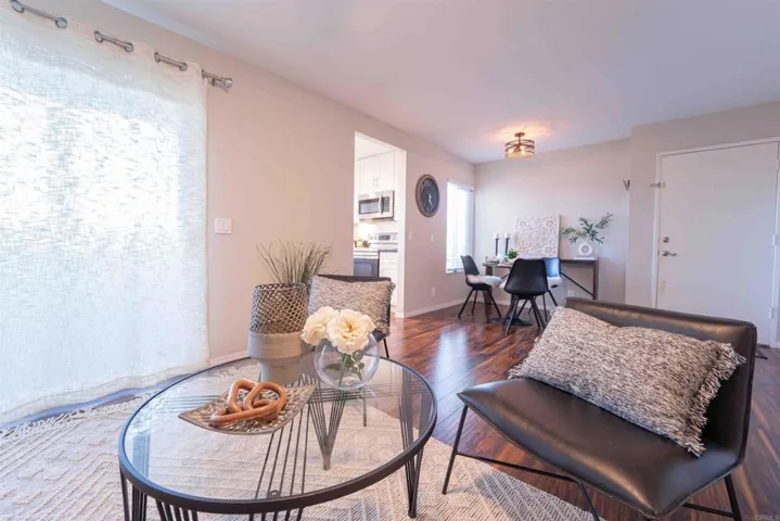 225 Diamond Way #110, Vista, California 92083